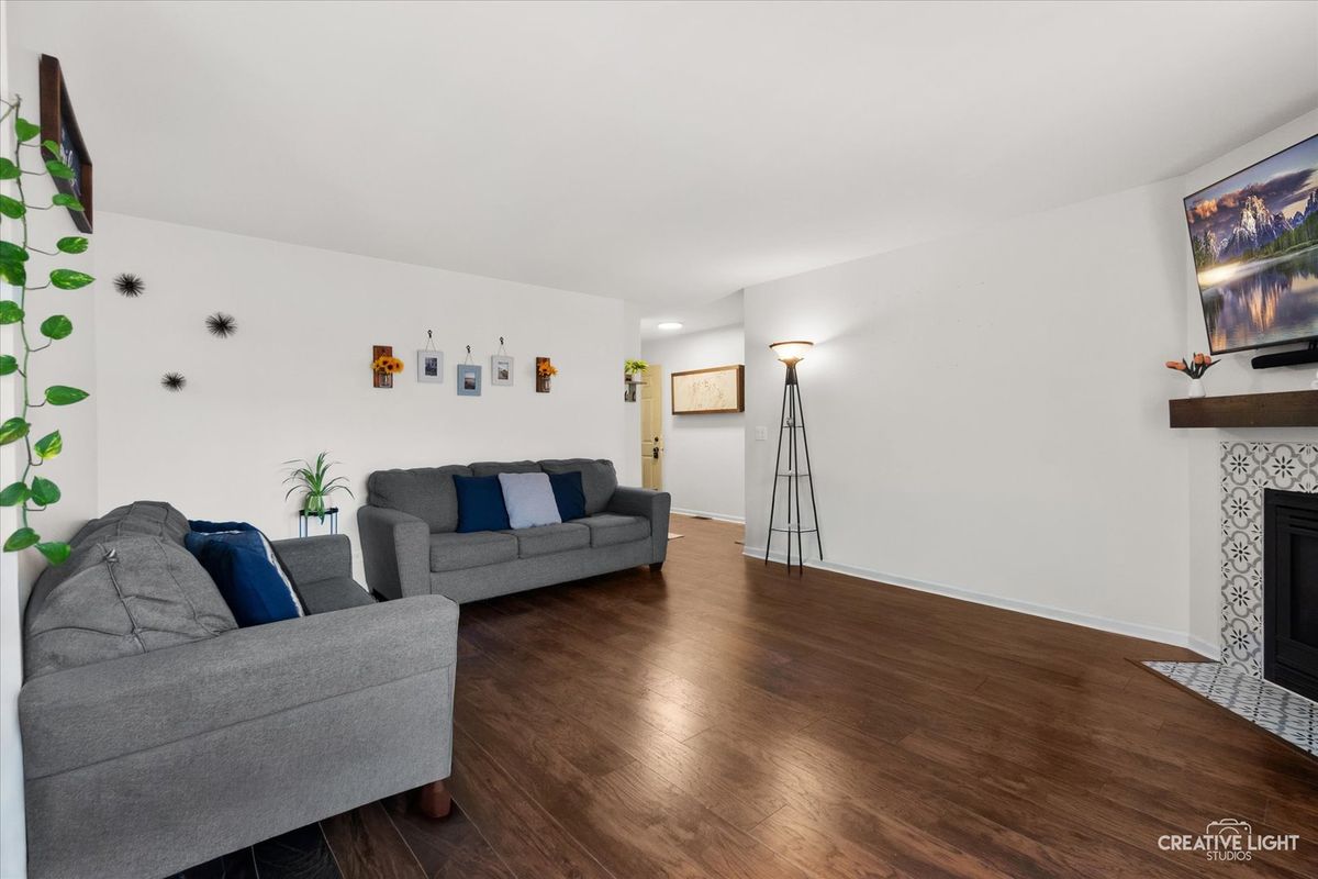 295 Woodridge Circle #D, South Elgin, IL 60177