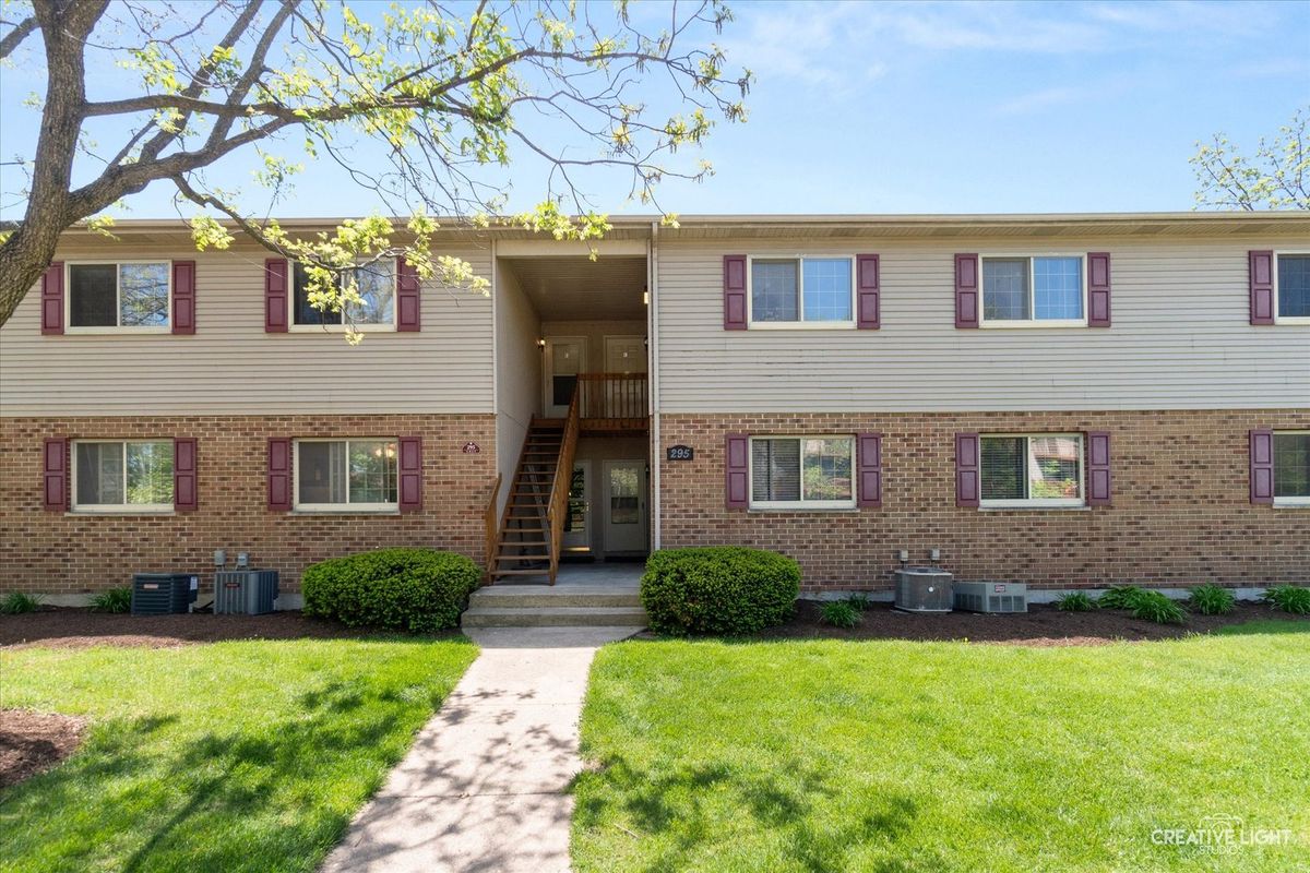 295 Woodridge Circle #D, South Elgin, IL 60177