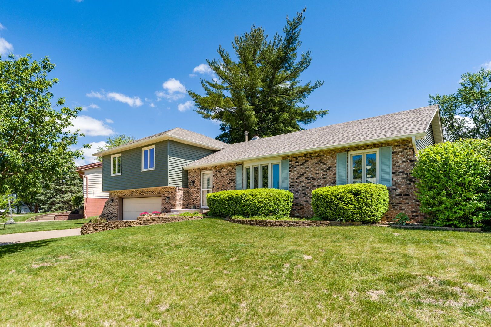 1640 Queens Drive — Bettendorf, IA 52722