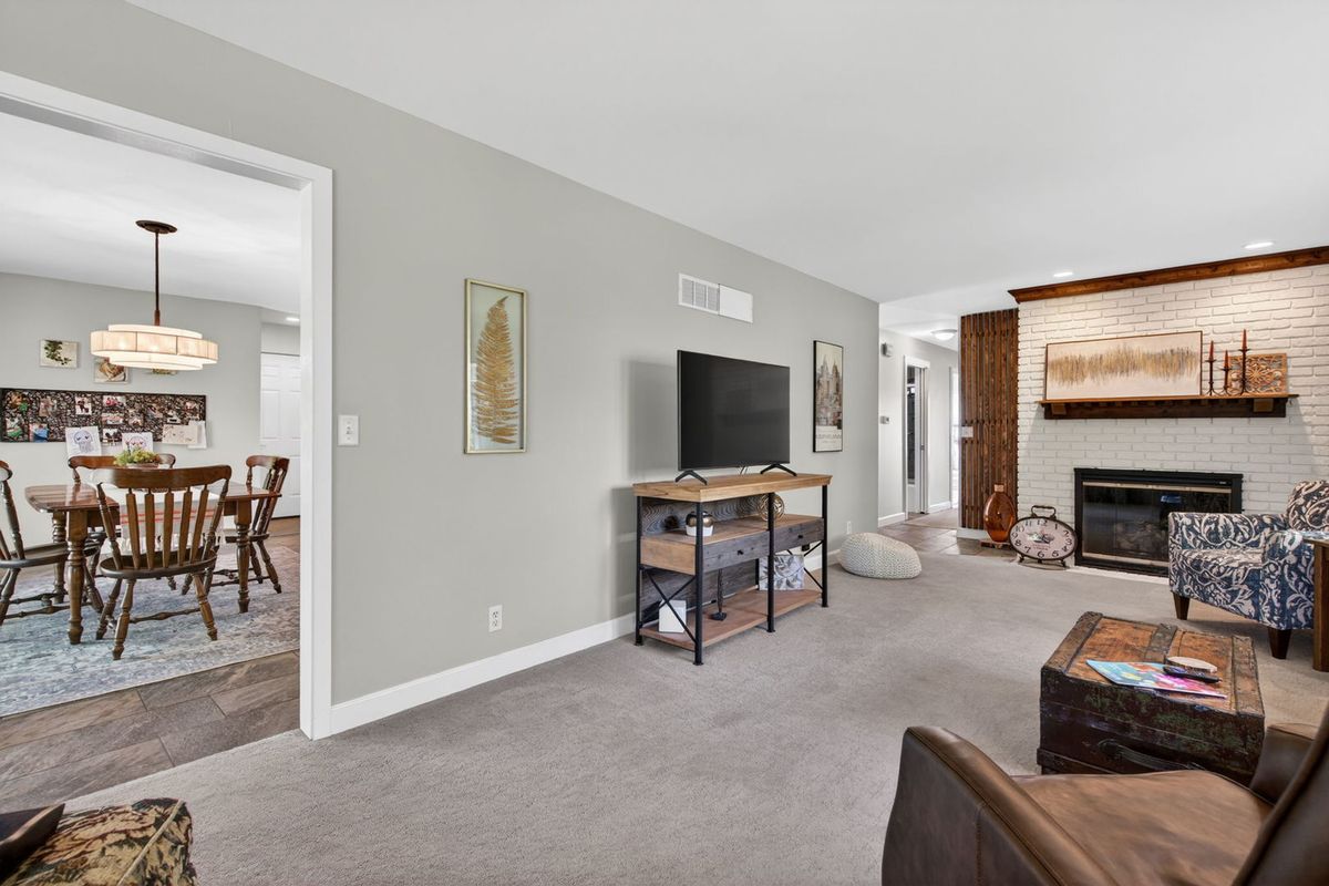 223 Willow Lane, Geneva, IL 60134