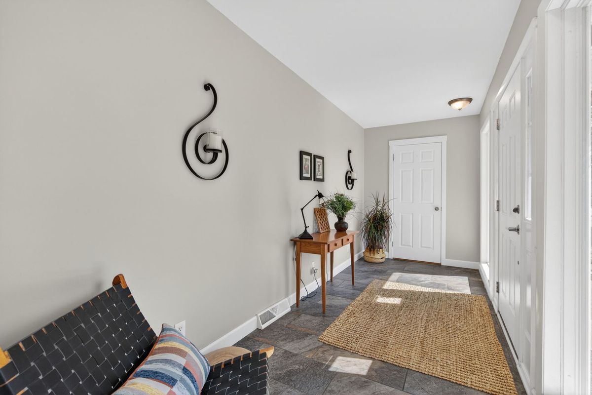 223 Willow Lane, Geneva, IL 60134