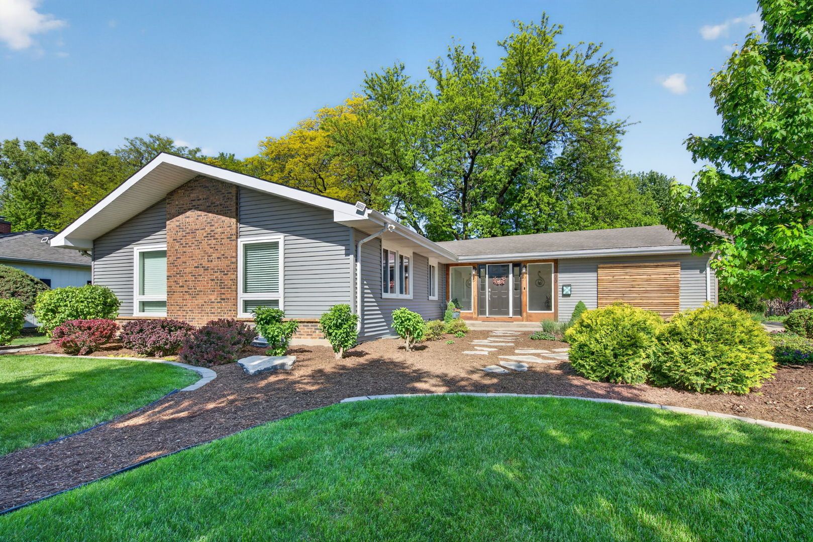 223 Willow Lane — Geneva, IL 60134