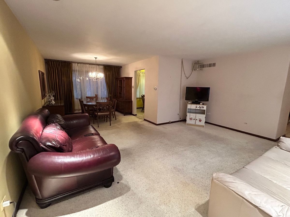 532 S Blackstone Avenue, Glenwood, IL 60425