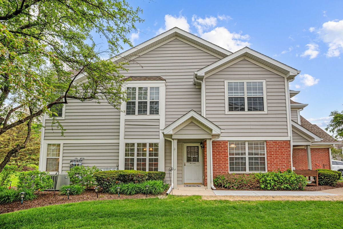 2936 Heatherwood Drive, Schaumburg, IL 60194