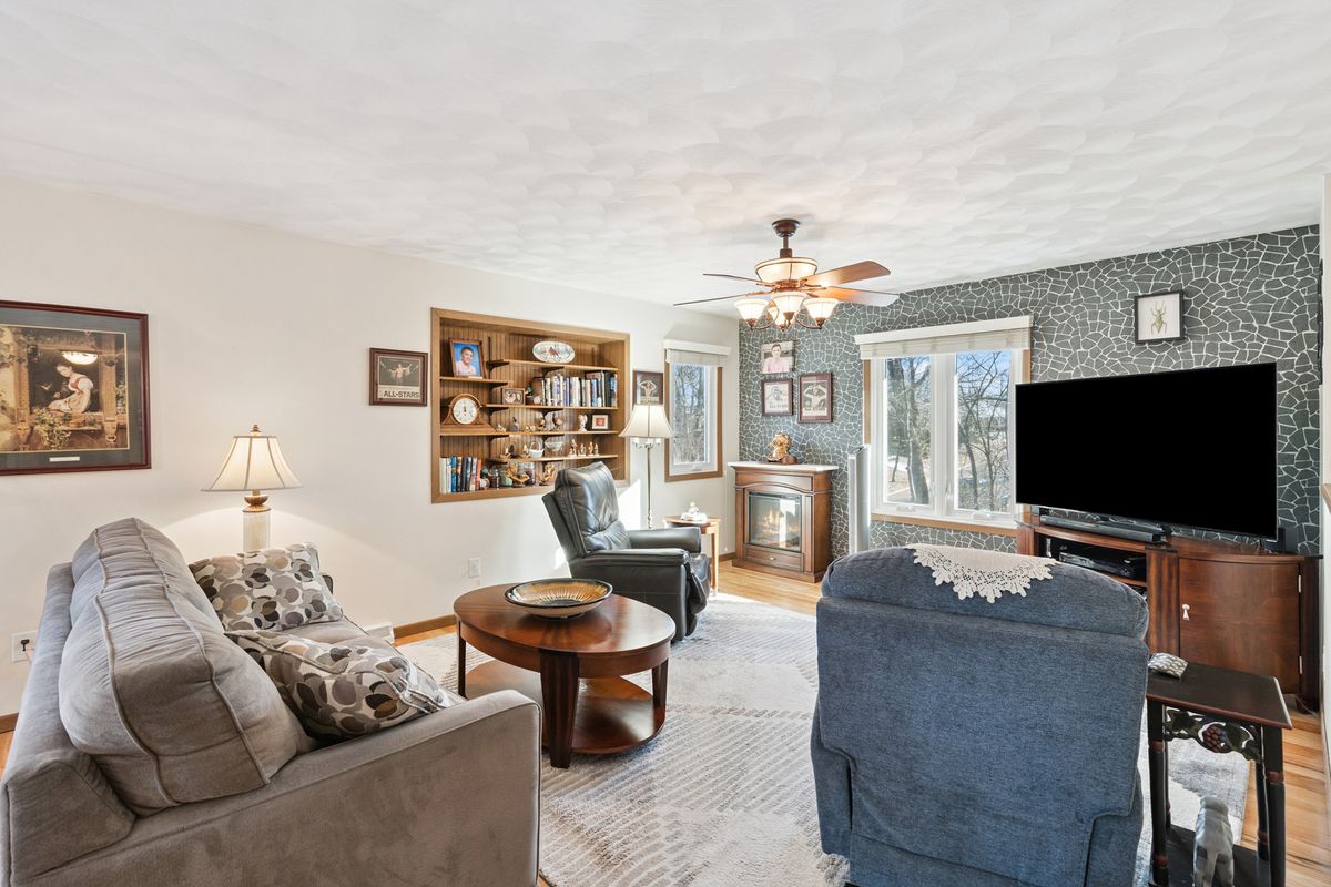 870 47th Avenue #2, East Moline, IL 61244