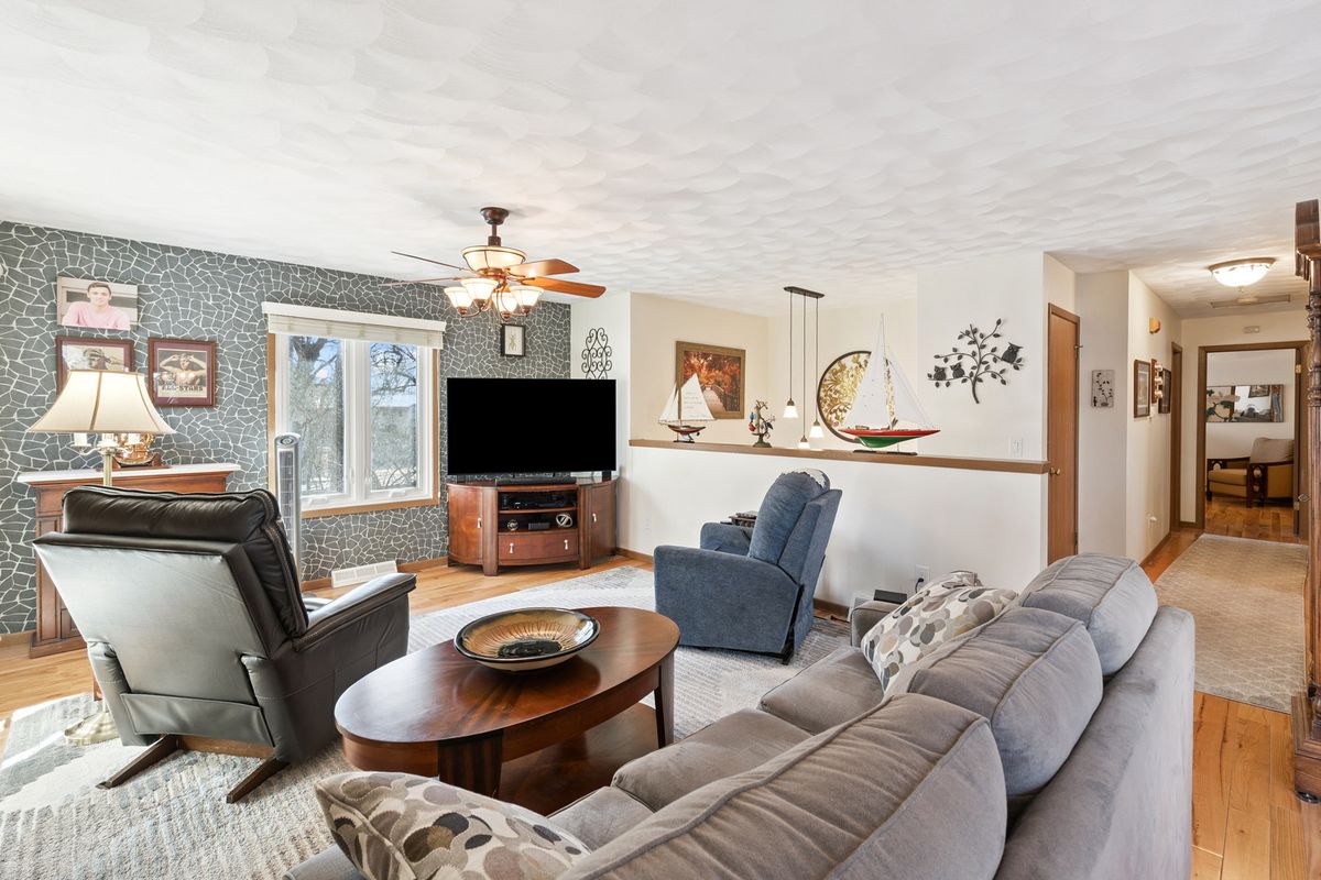 870 47th Avenue #2, East Moline, IL 61244