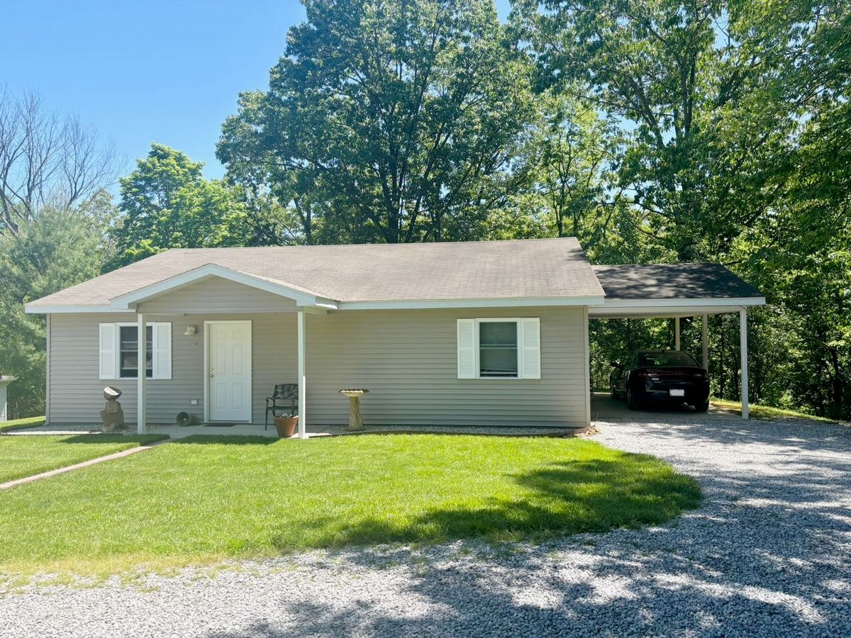 42 Butler Lane, Makanda, IL 62958