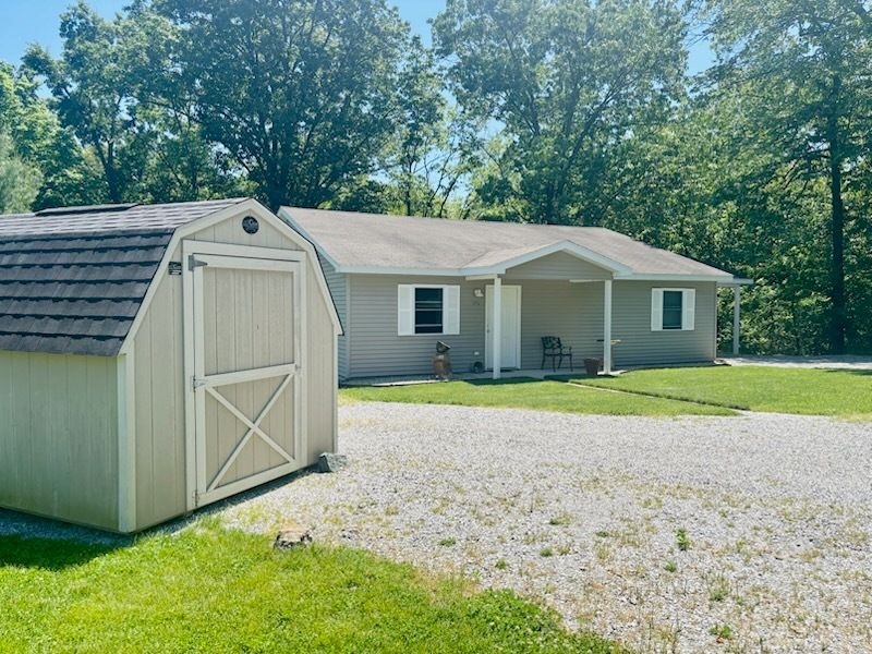 42 Butler Lane, Makanda, IL 62958