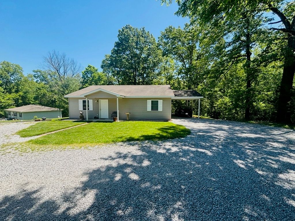 42 Butler Lane, Makanda, IL 62958