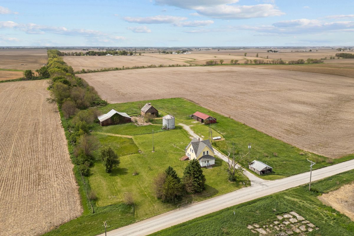 2357 50th Avenue, Aledo, IL 61231