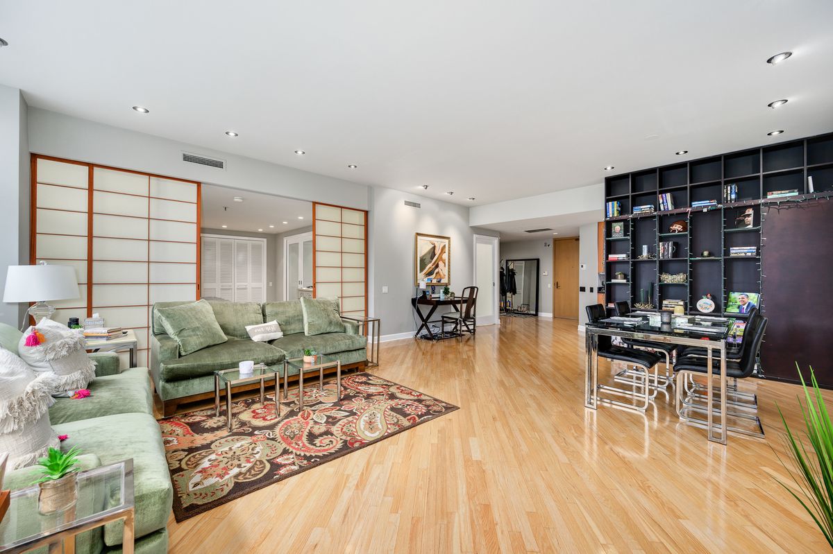 680 N Lake Shore Drive #322, Chicago, IL 60611