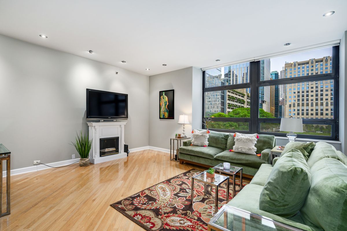 680 N Lake Shore Drive #322, Chicago, IL 60611