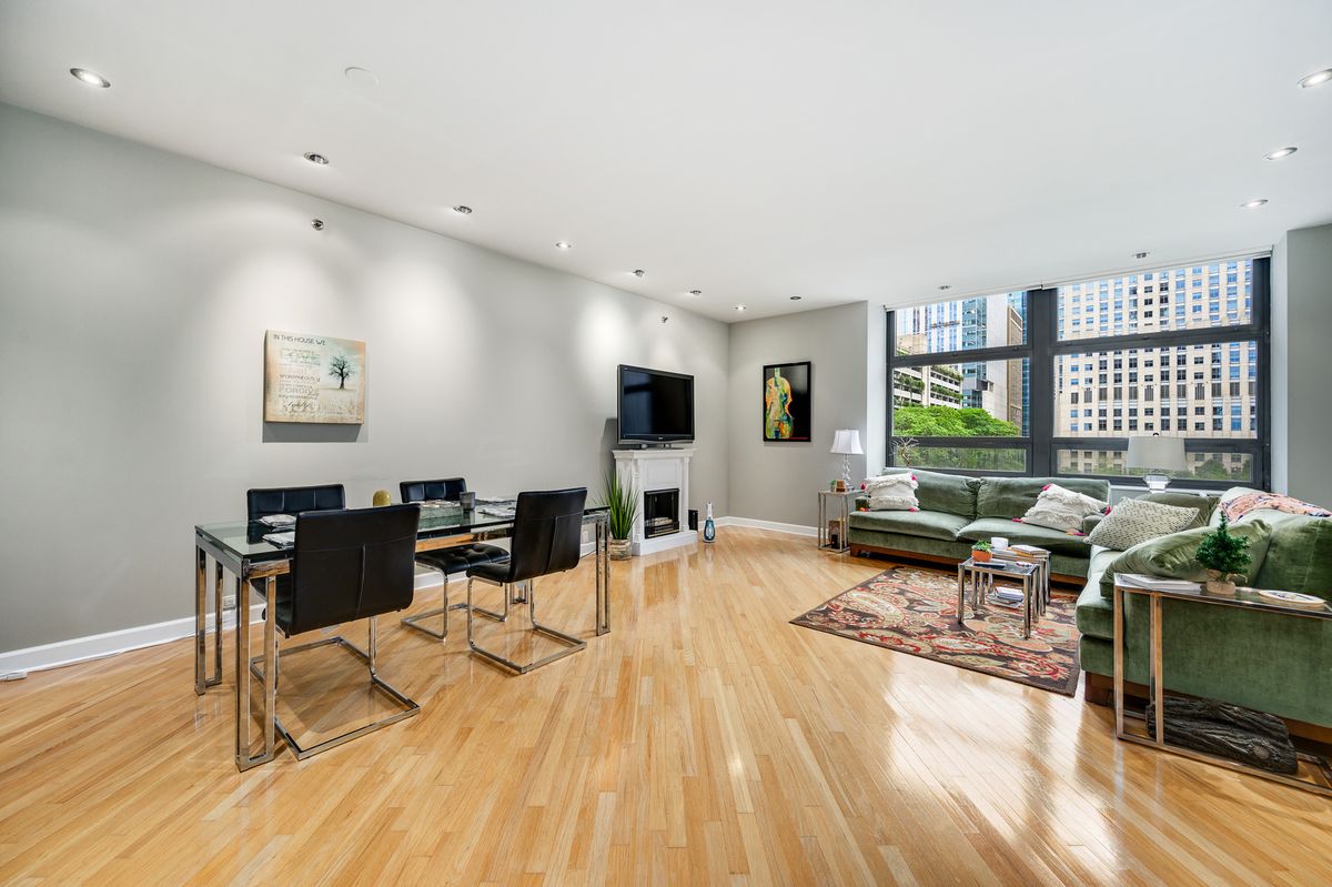 680 N Lake Shore Drive #322, Chicago, IL 60611