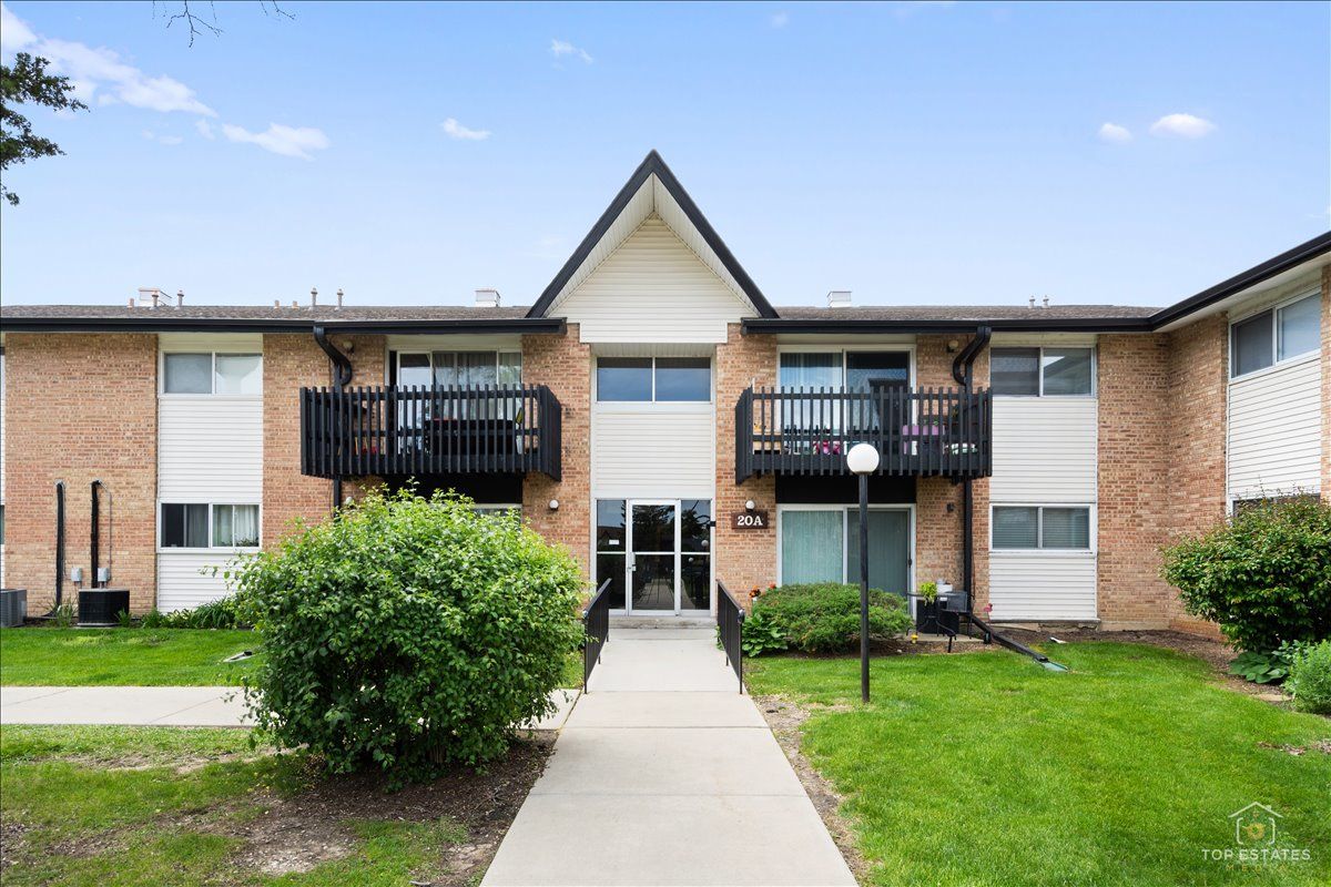 20A Kingery Quarter #201 — Willowbrook, IL 60527