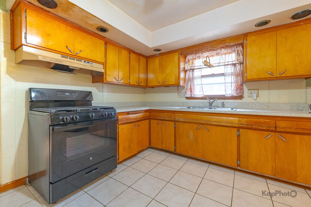 15214 Evers Street, Dolton, IL 60419