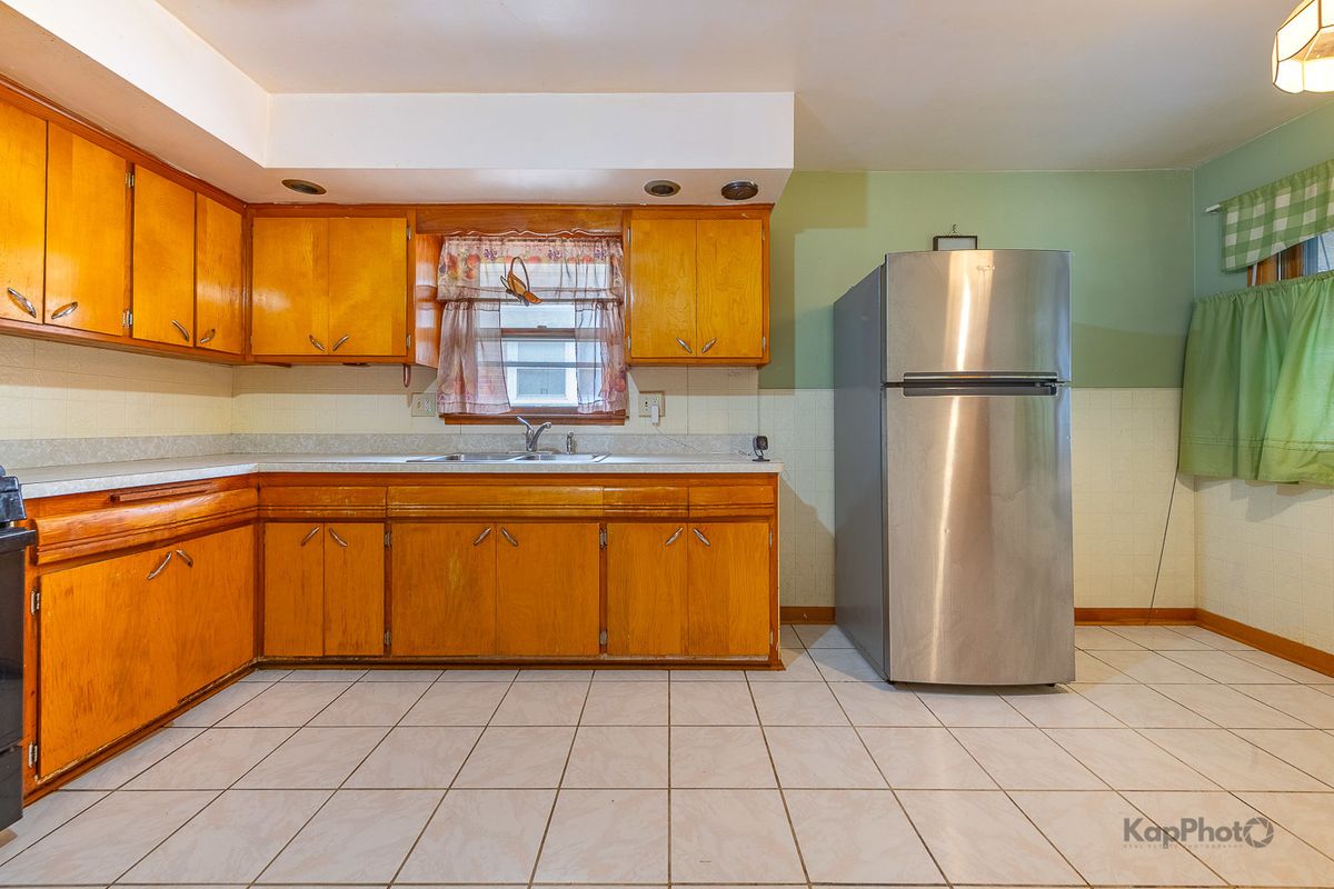 15214 Evers Street, Dolton, IL 60419