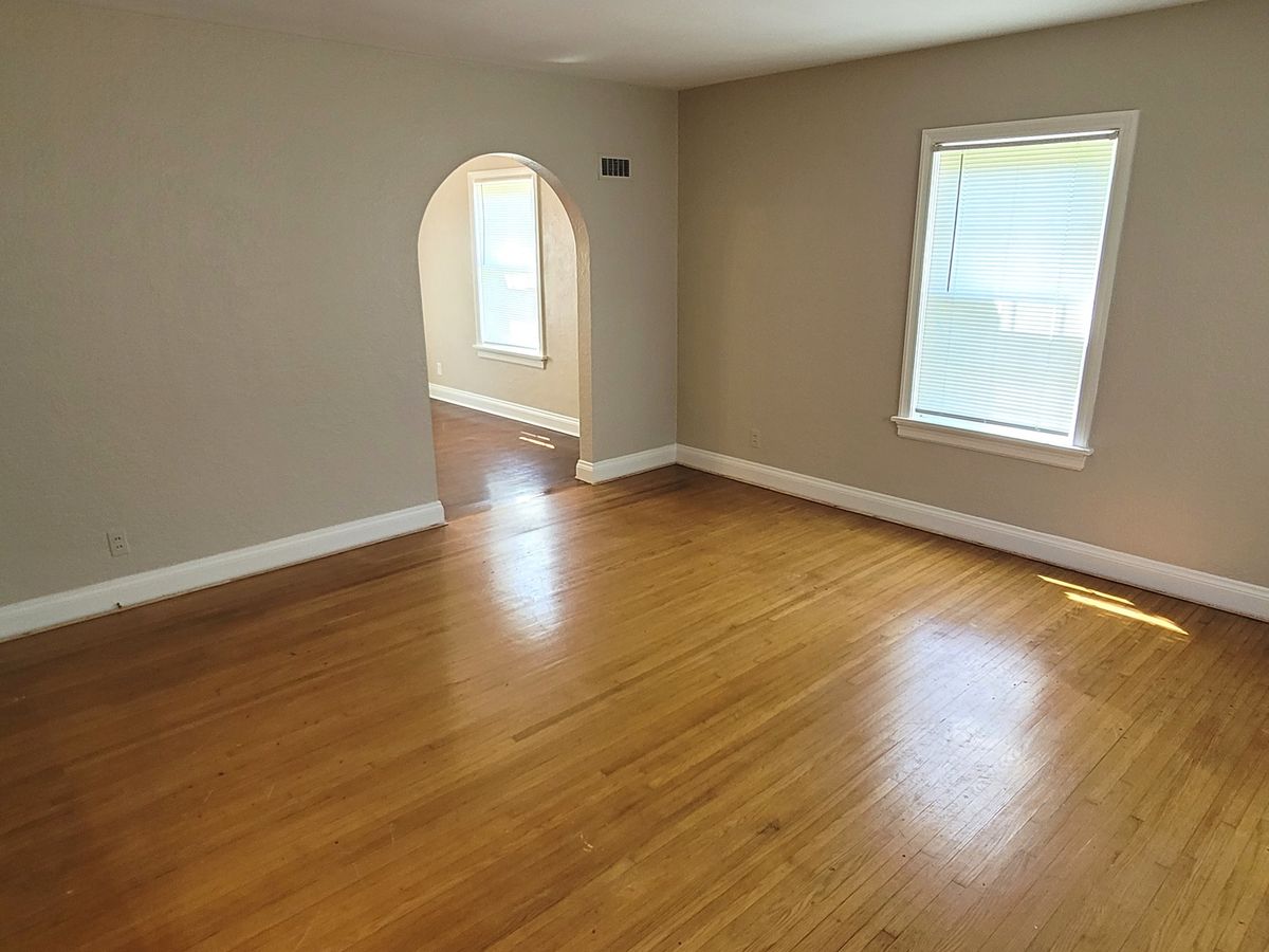128 N Indiana Avenue, Salem, IL 62881