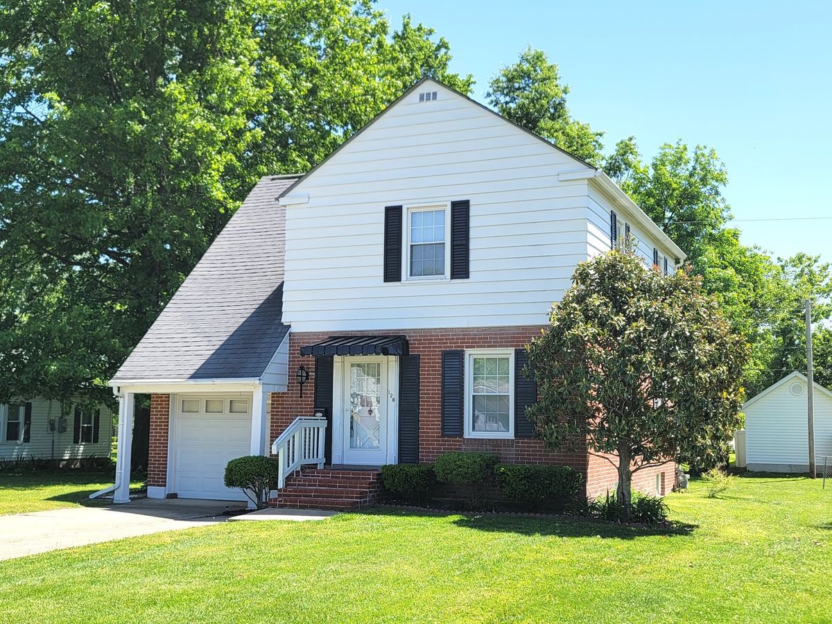 128 Indiana Avenue, Salem, IL 62881