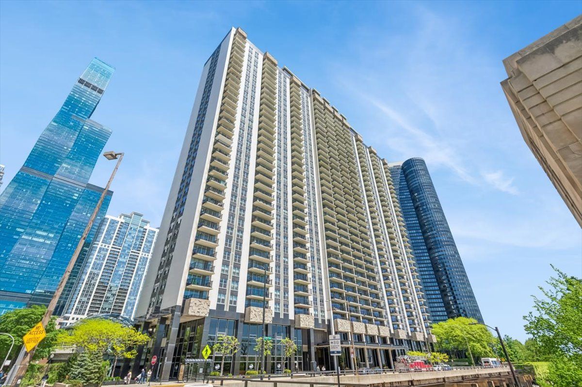 400 RANDOLPH Street, Chicago, IL 60601