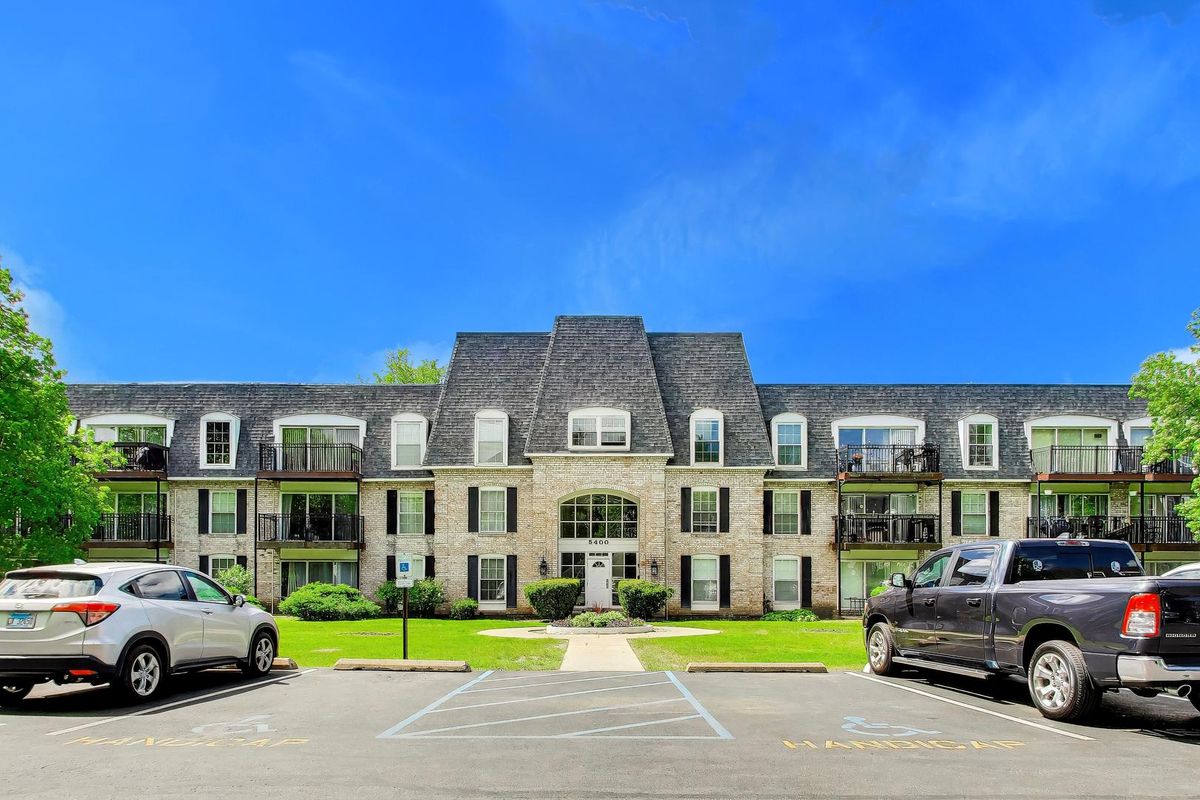 5400 Carriageway Drive #103, Rolling Meadows, IL 60008