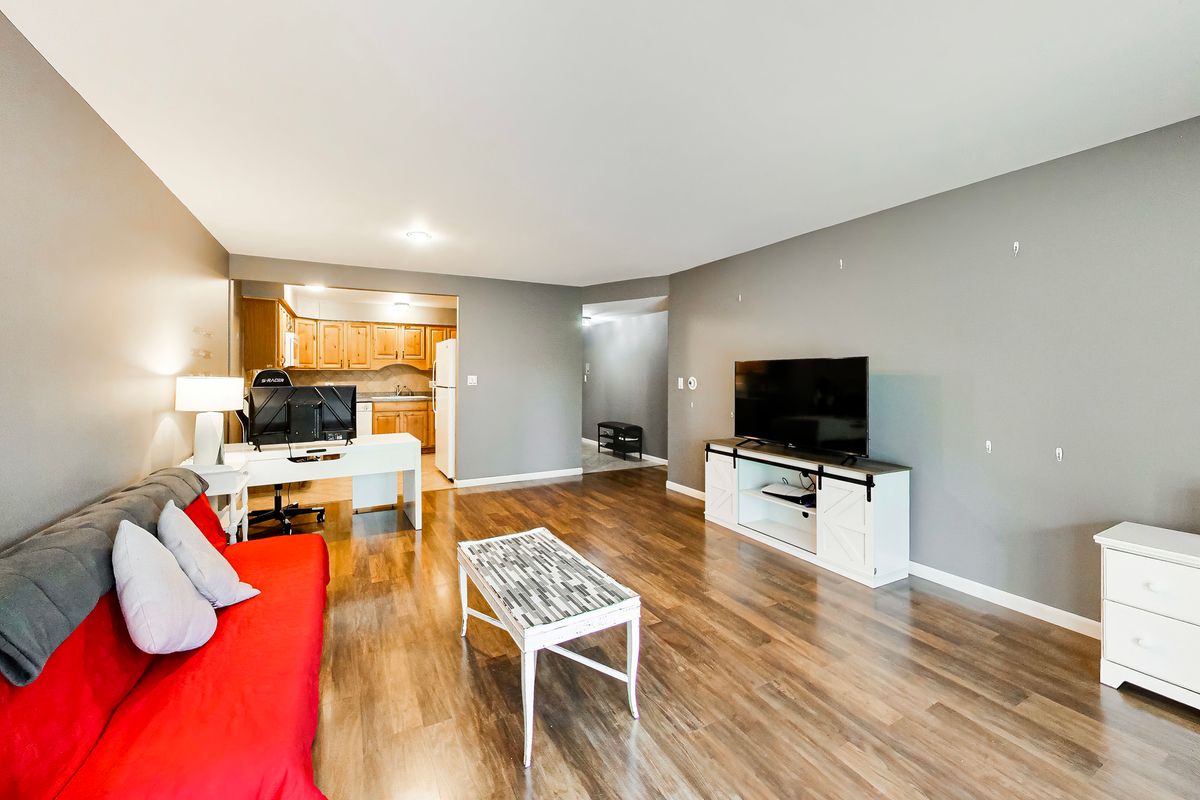 5400 Carriageway Drive #103, Rolling Meadows, IL 60008