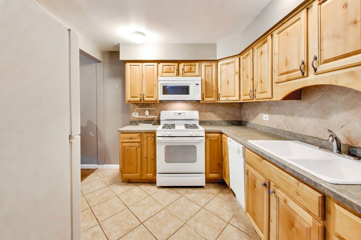 5400 Carriageway Drive #103, Rolling Meadows, IL 60008