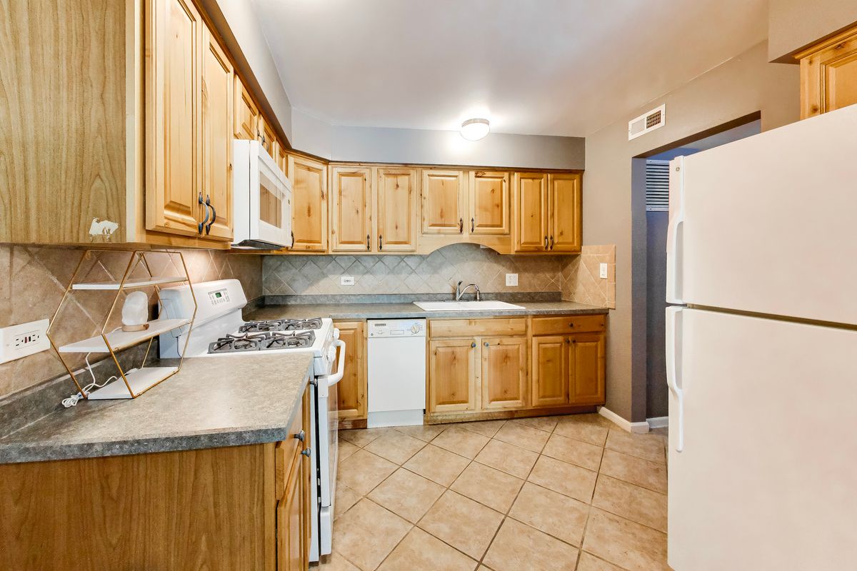 5400 Carriageway Drive #103, Rolling Meadows, IL 60008