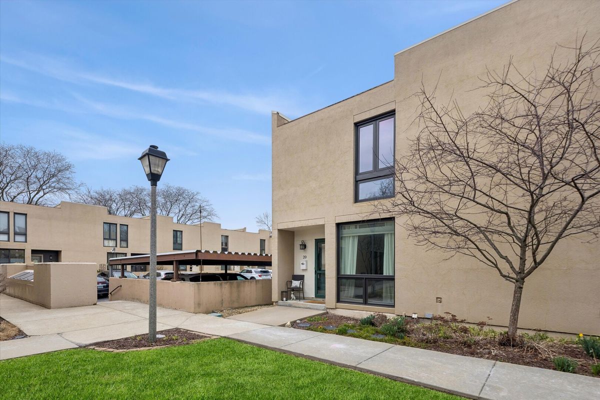 20 Oak Tree Court #20, Elmhurst, IL 60126
