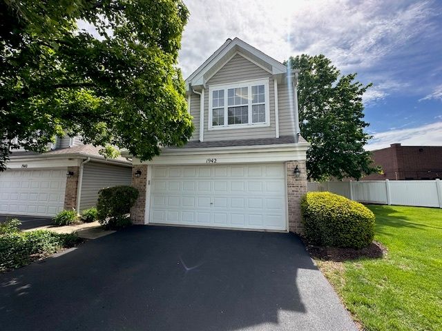 1942 Town Drive, Naperville, IL 60565