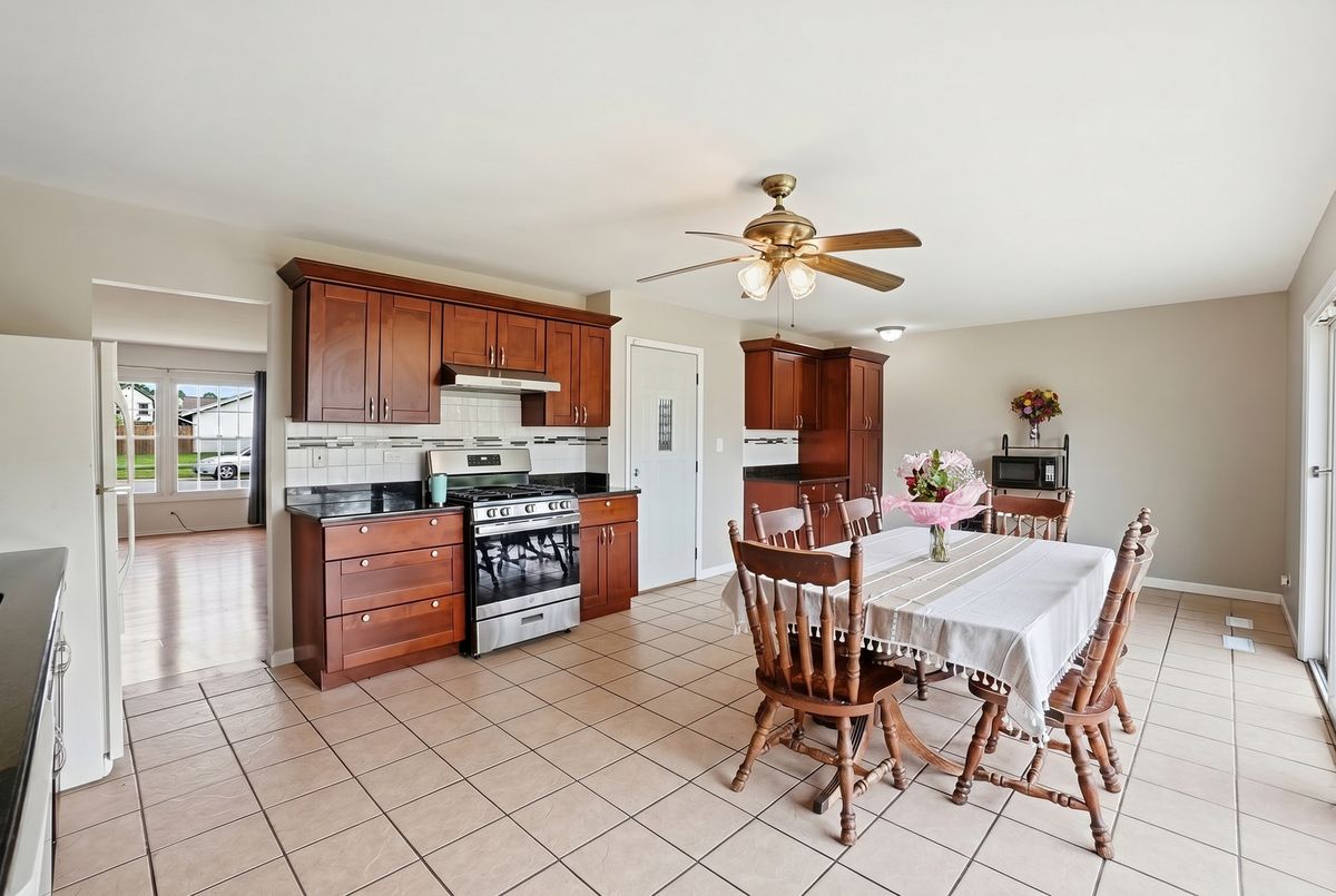 1402 Cynthia Lane, Hanover Park, IL 60133