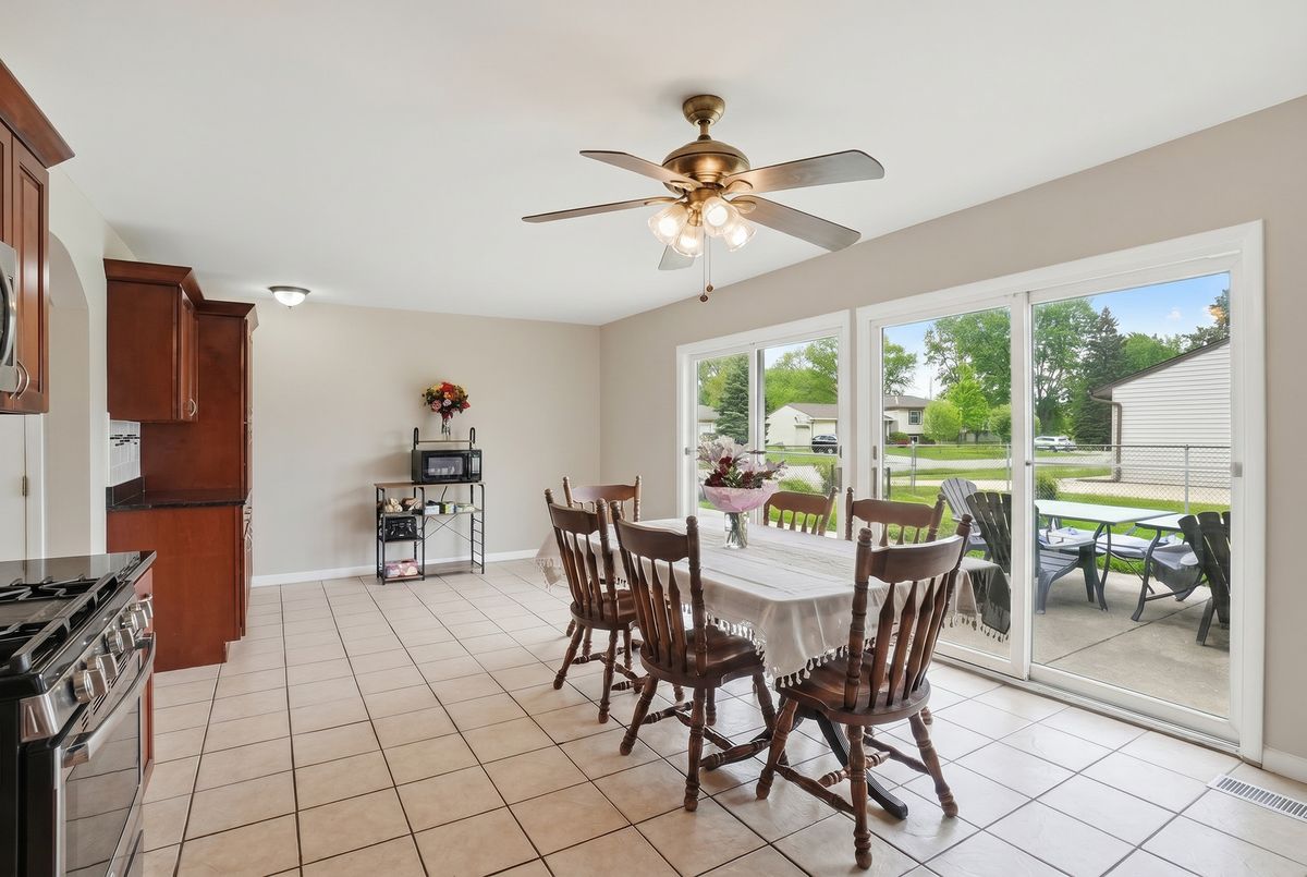 1402 Cynthia Lane, Hanover Park, IL 60133