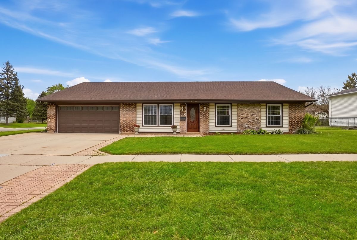 1402 Cynthia Lane, Hanover Park, IL 60133