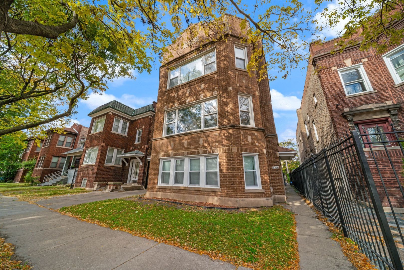 5426 W Jackson Boulevard #1 — Chicago, IL 60644