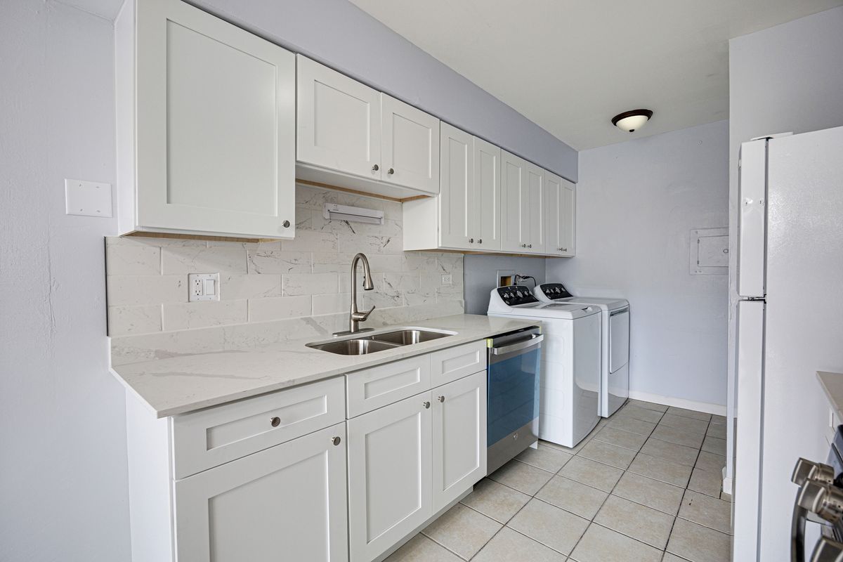 7557 BRISTOL Lane #1, Hanover Park, IL 60133