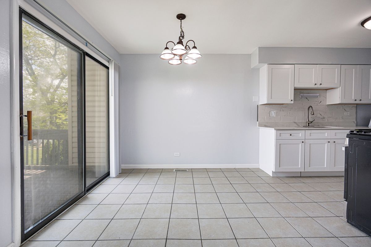 7557 BRISTOL Lane #1, Hanover Park, IL 60133