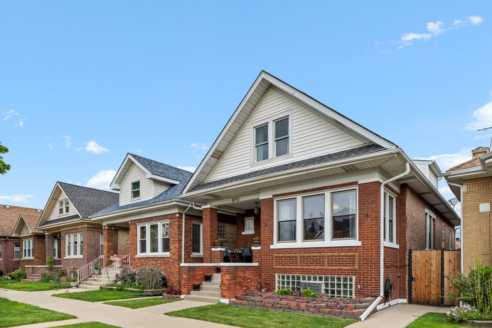 6010 W DAKIN Street — Chicago, IL 60634