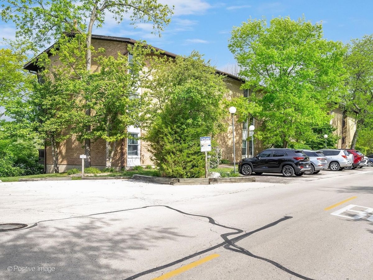 5530 E Lake Drive #98B, Lisle, IL 60532