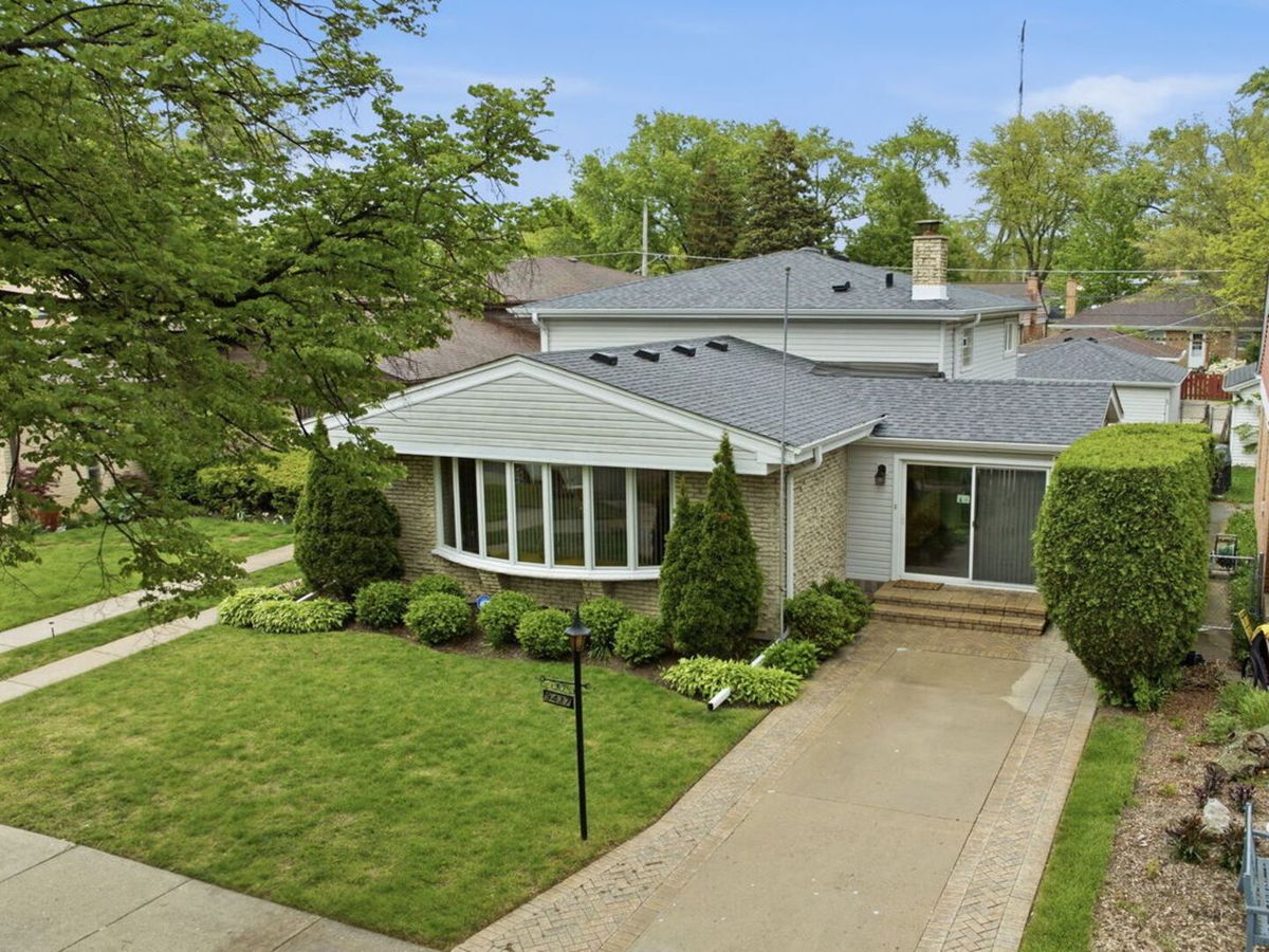9437 N Lockwood Avenue, Skokie, IL 60077