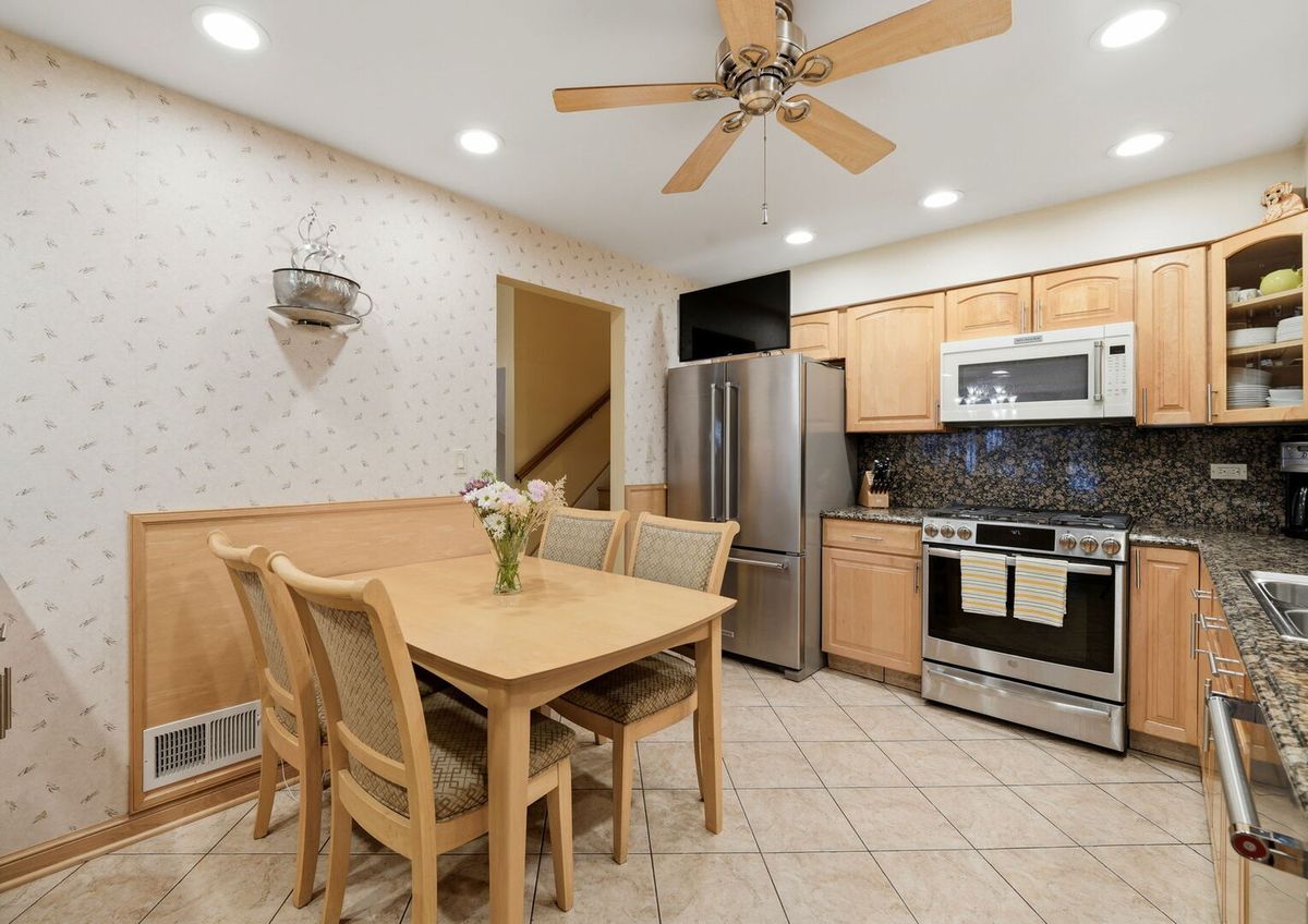 9437 N Lockwood Avenue, Skokie, IL 60077