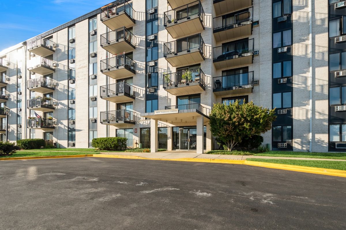9074 W Terrace Drive #5C, Niles, IL 60714
