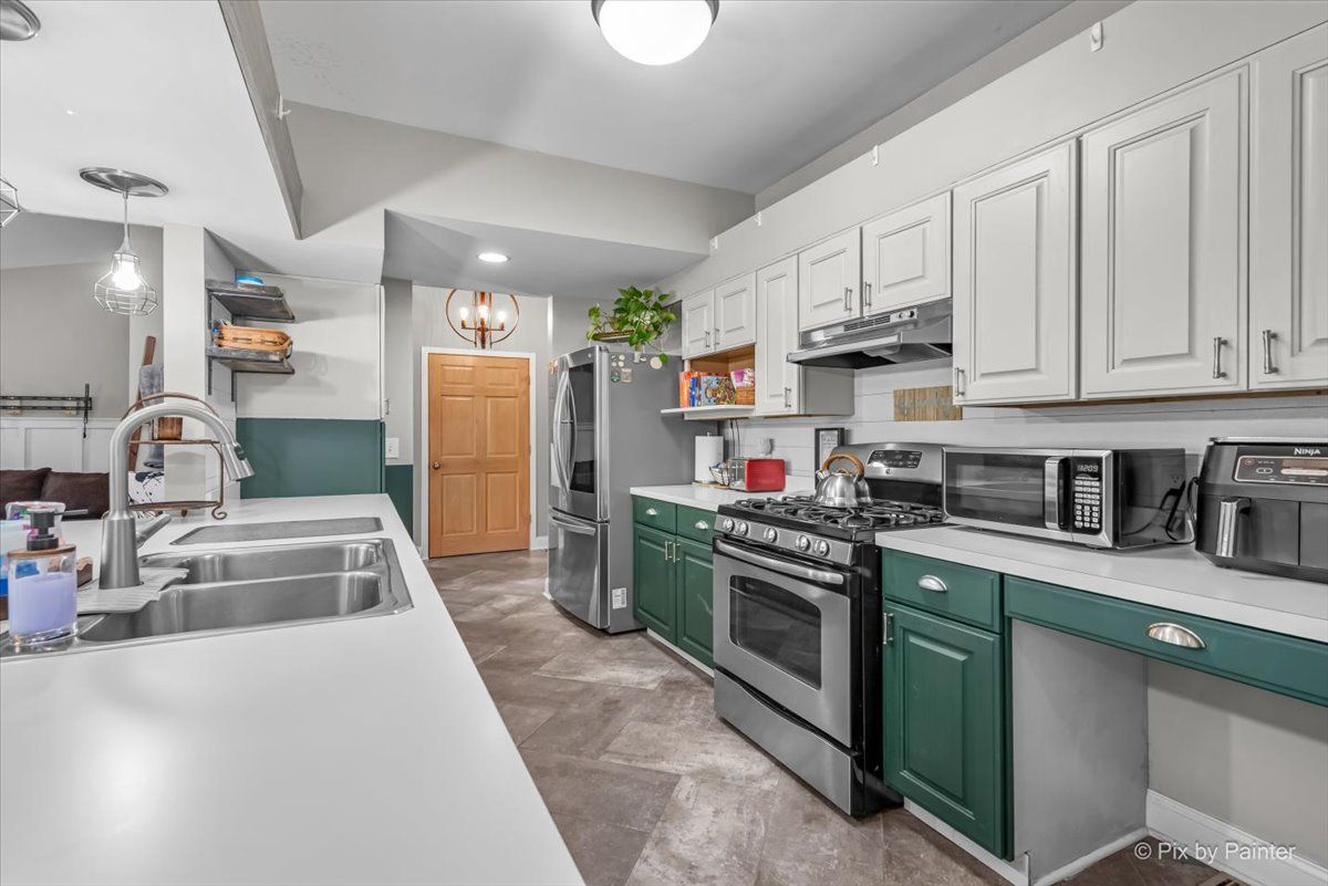915 S 8th Street, DeKalb, IL 60115