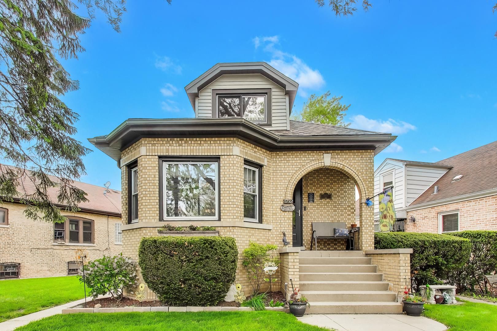 6732 W Rascher Avenue — Chicago, IL 60656