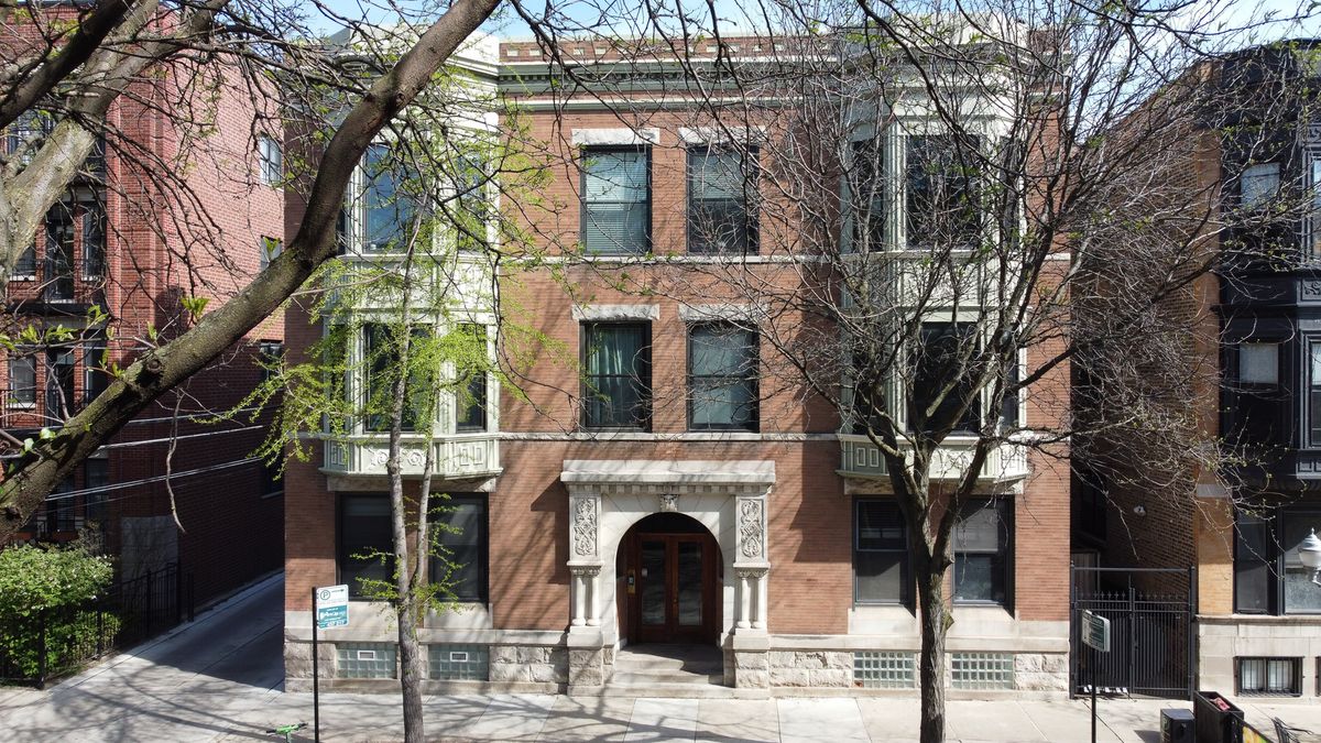 808 W Buckingham Place #1, Chicago, IL 60657