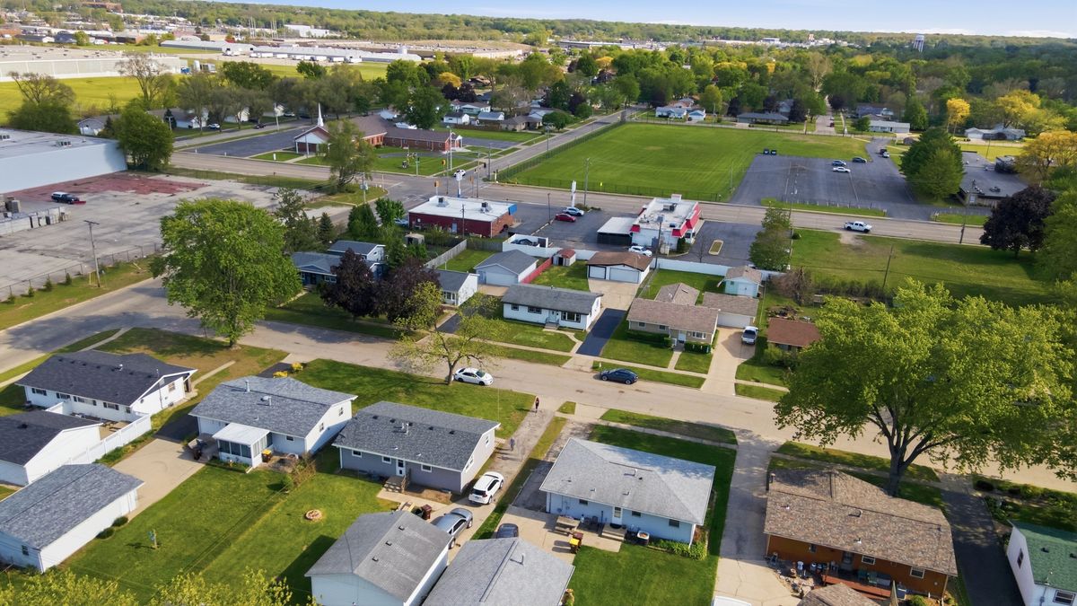 1021 Anna Avenue, Machesney Park, IL 61115
