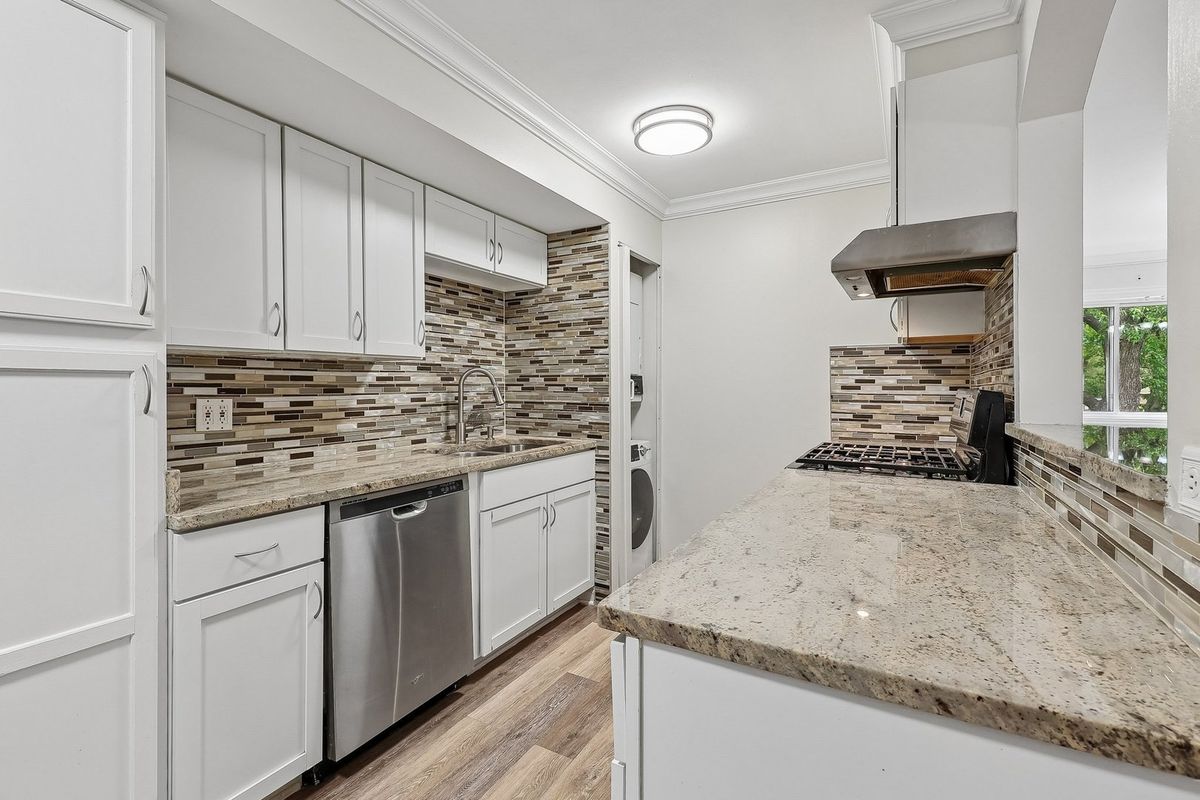 718 Dempster Street #G106, Mount Prospect, IL 60056