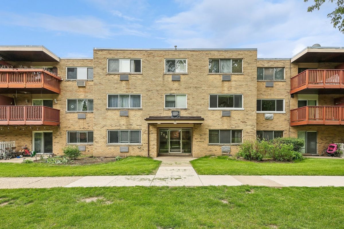 718 Dempster Street, Mount Prospect, IL 60056