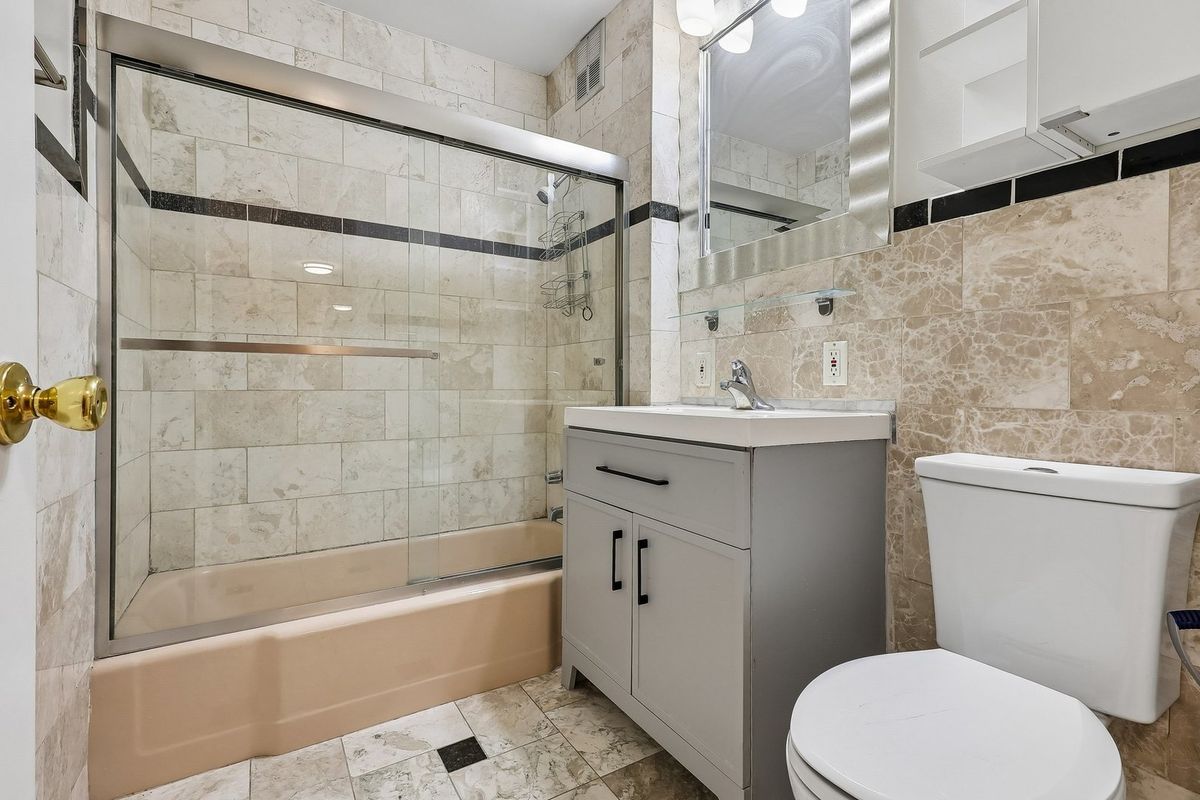 718 Dempster Street #G106, Mount Prospect, IL 60056