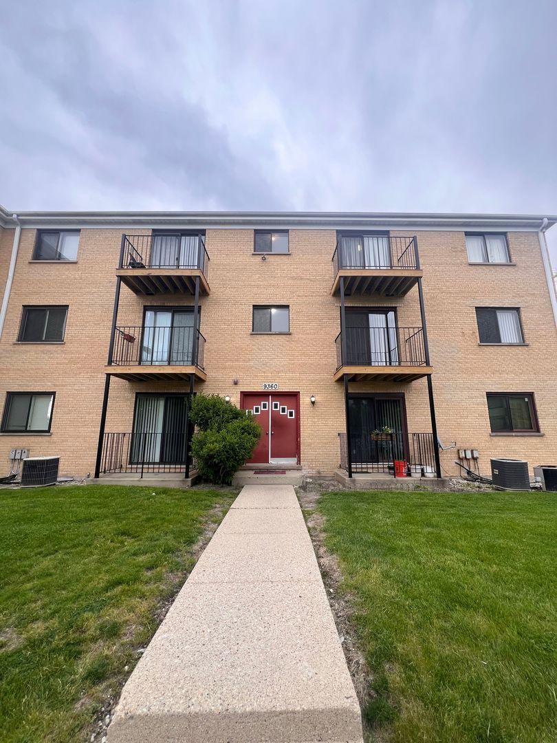 9360 Hamilton Court, Des Plaines, IL 60016