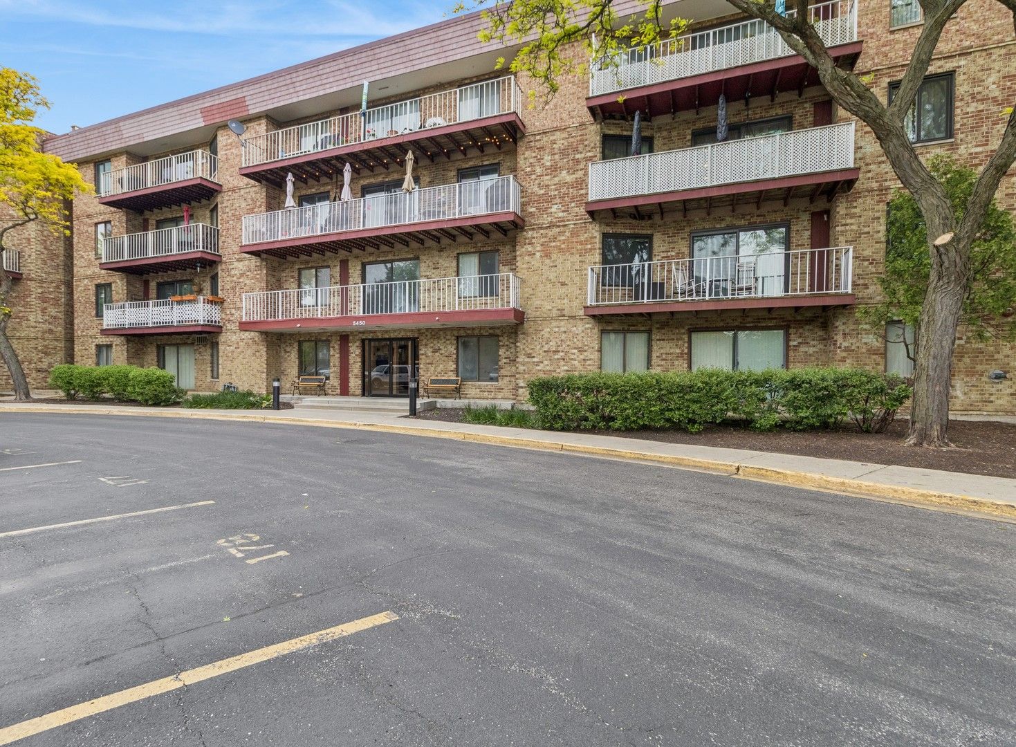 5450 Astor Lane #210 — Rolling Meadows, IL 60008