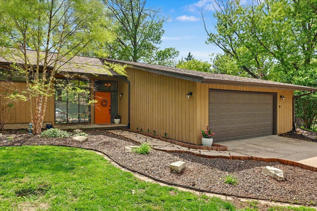 1010 Parkview Drive, Mahomet, IL 61853
